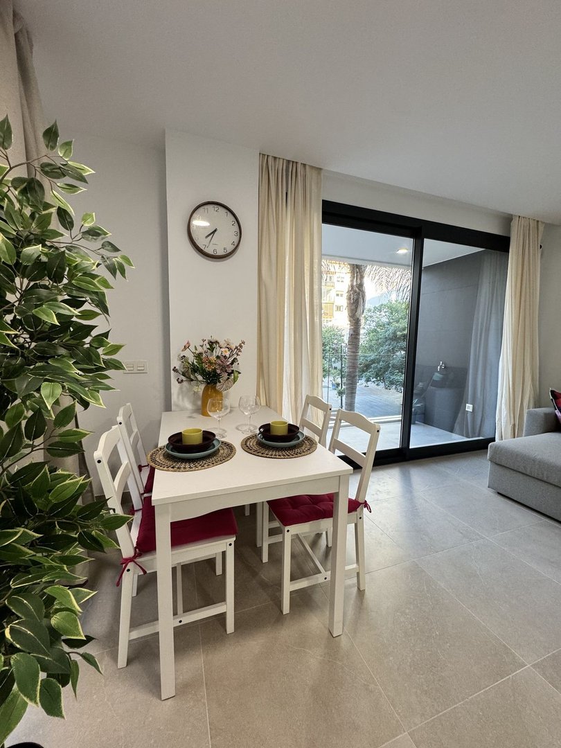 2 Bed Middle Floor Apartment in Estepona