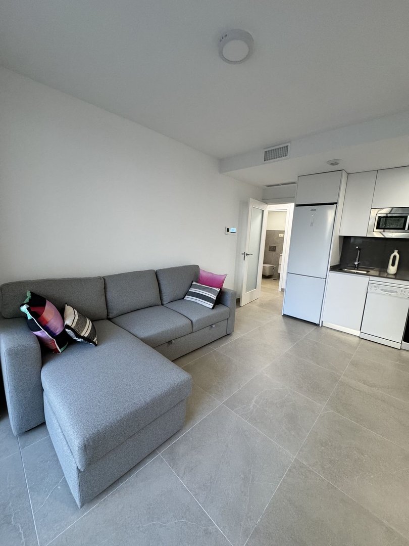2 Bed Middle Floor Apartment in Estepona