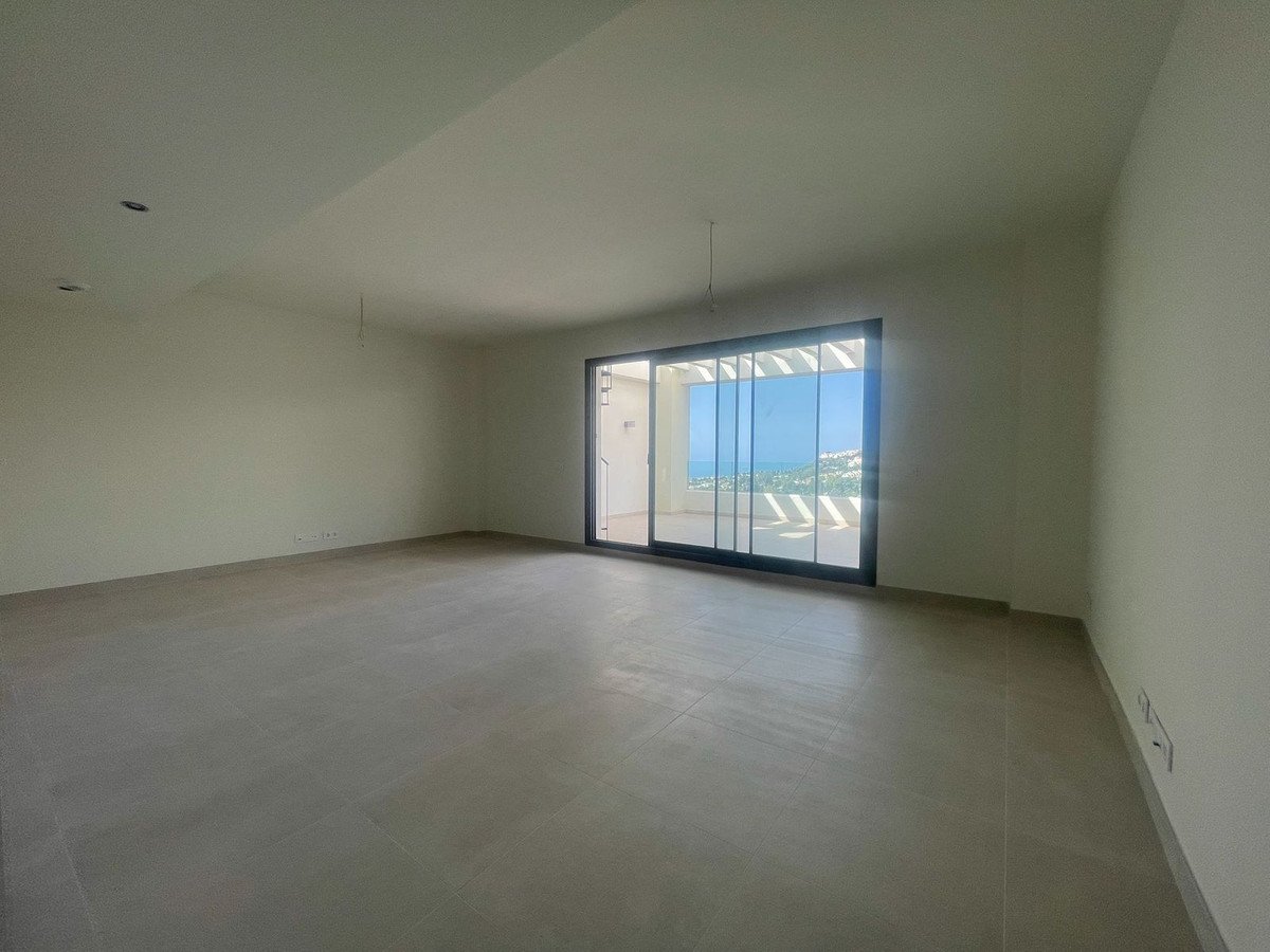 3 Bed Top Floor Apartment in Benalmadena