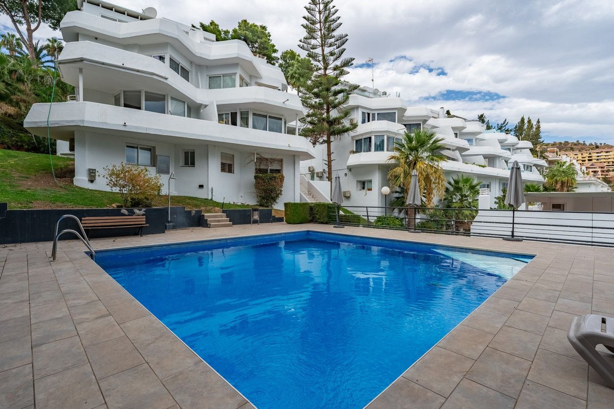 3 Bed Semi-Detached House in Benalmadena Pueblo