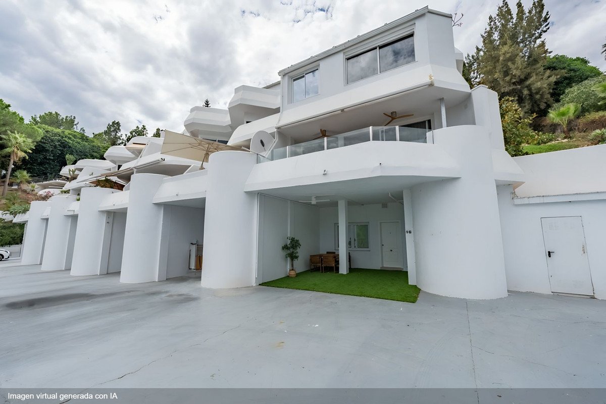 3 Bed Semi-Detached House in Benalmadena Pueblo