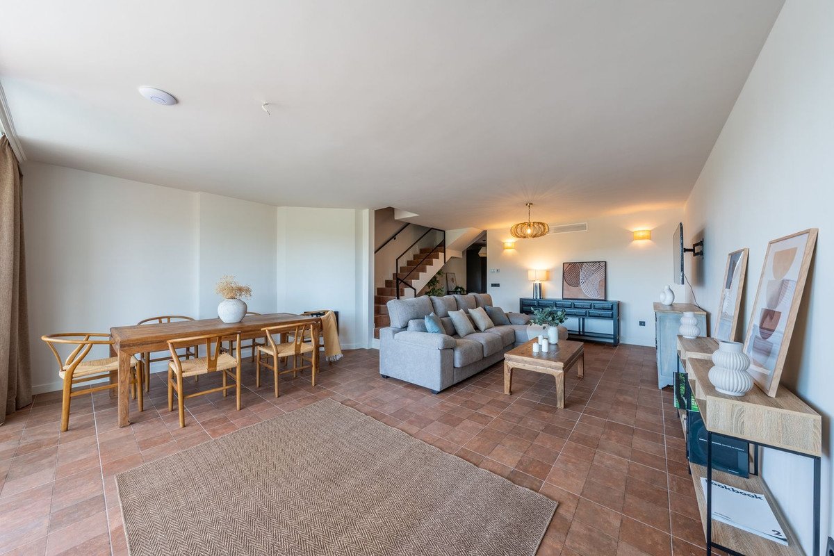 3 Bed Semi-Detached House in Benalmadena Pueblo