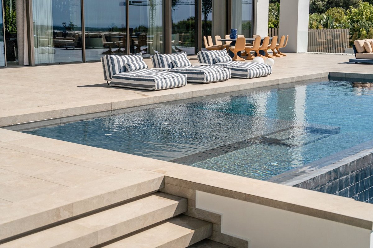 6 Bed Detached Villa in Sotogrande