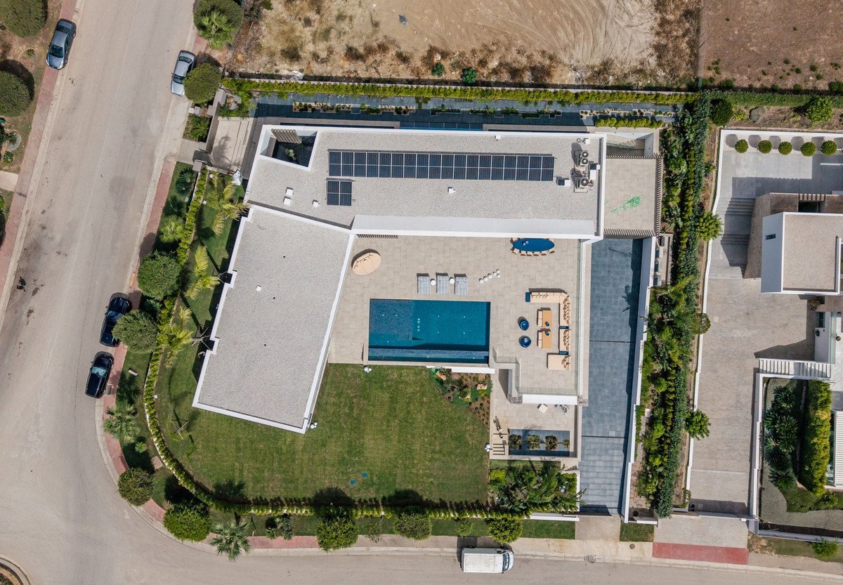 6 Bed Detached Villa in Sotogrande