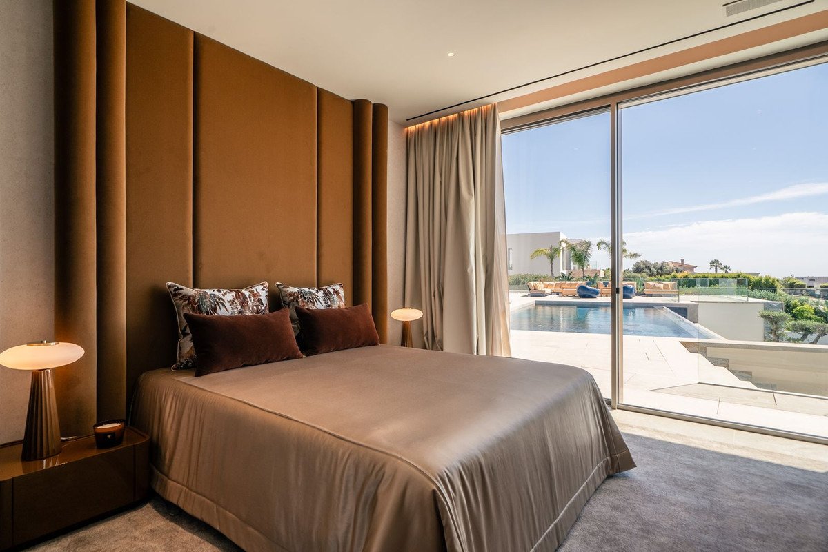 6 Bed Detached Villa in Sotogrande