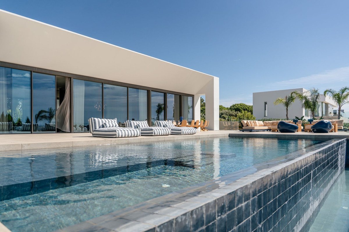 6 Bed Detached Villa in Sotogrande