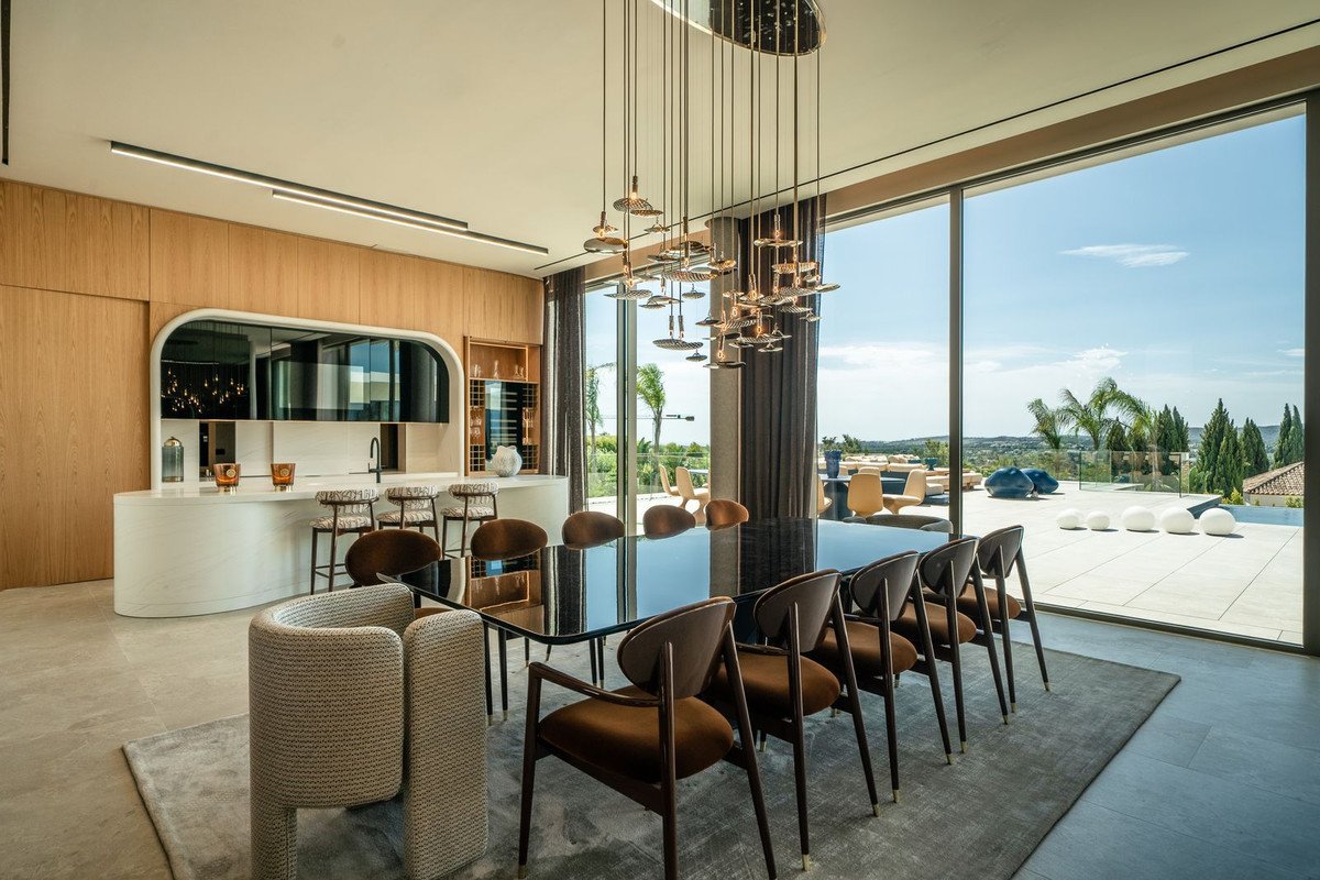 6 Bed Detached Villa in Sotogrande