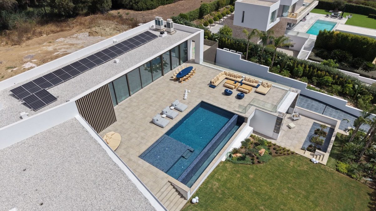 6 Bed Detached Villa in Sotogrande