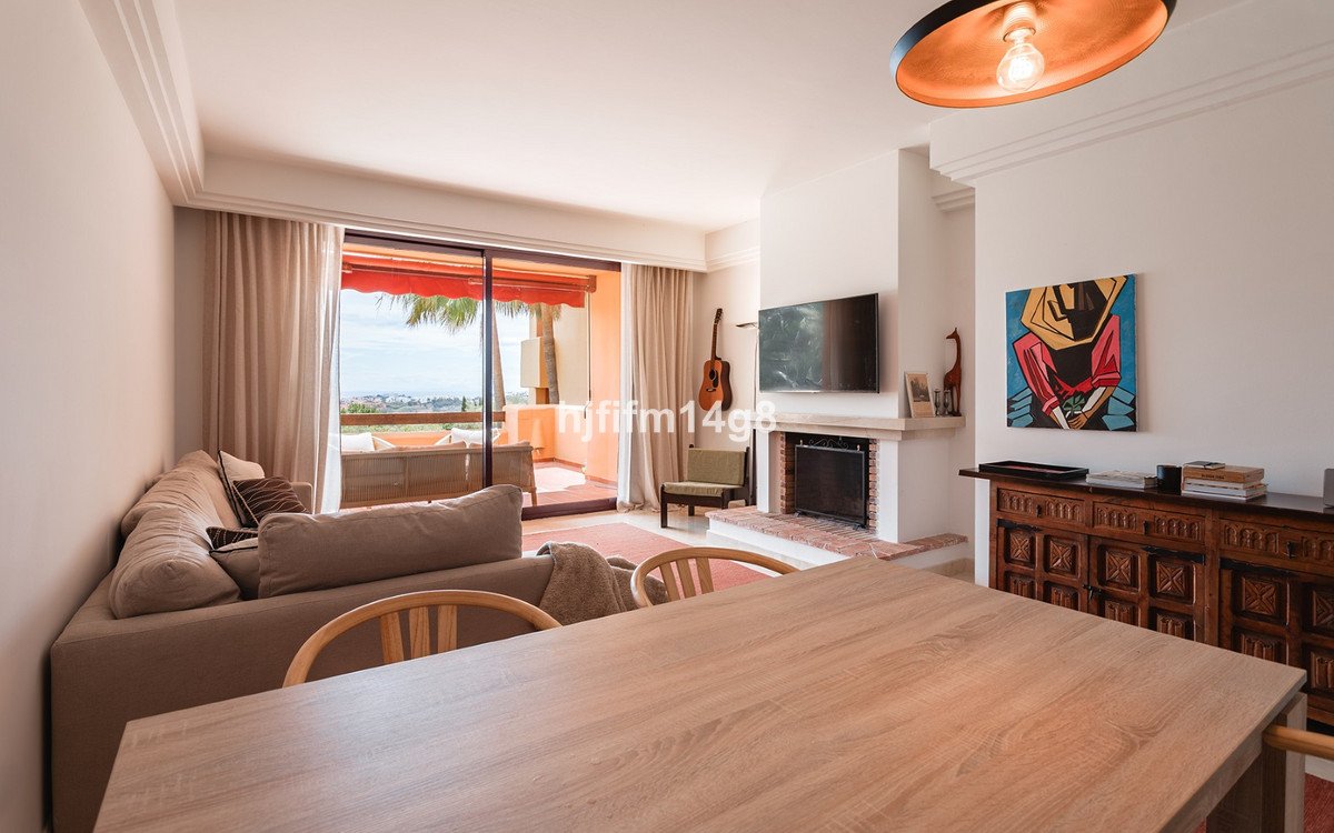 2 Bed Middle Floor Apartment in Benahavís