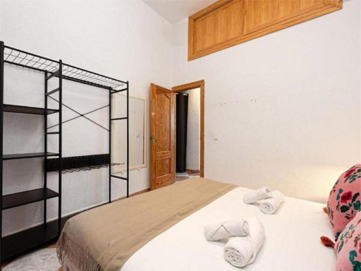 1 Bed Middle Floor Apartment in Málaga Centro
