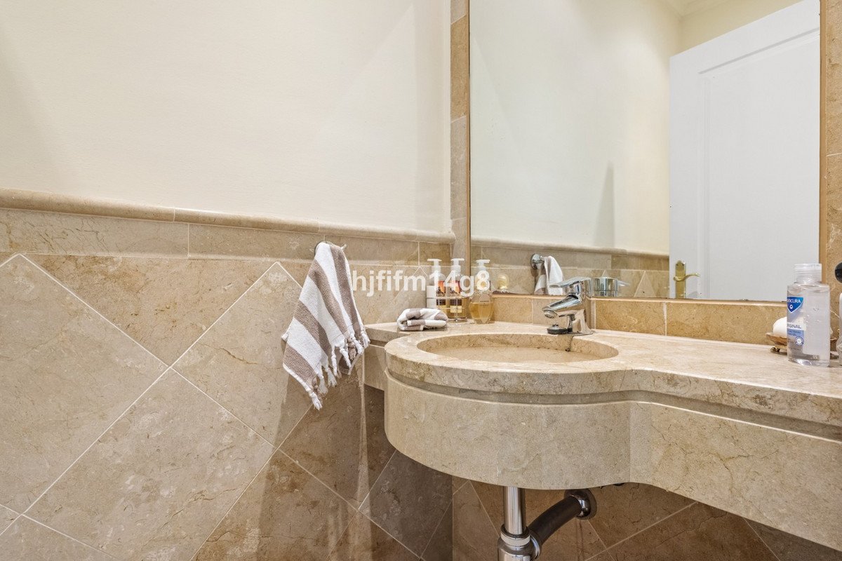 1 Bed Ground Floor Apartment in Benahavís
