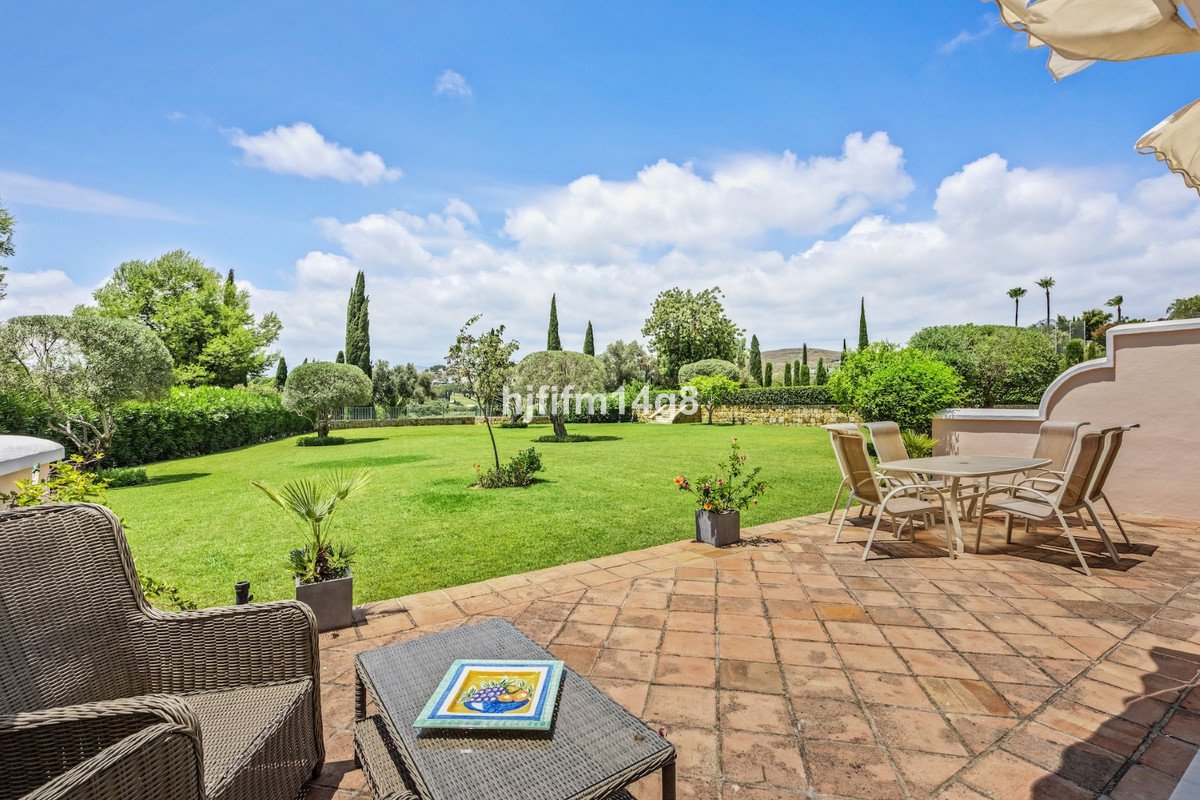 1 Bed Ground Floor Apartment in Benahavís