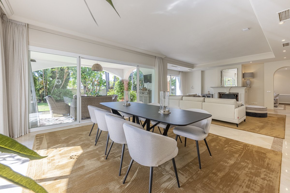 5 Bed Detached Villa in Benahavís
