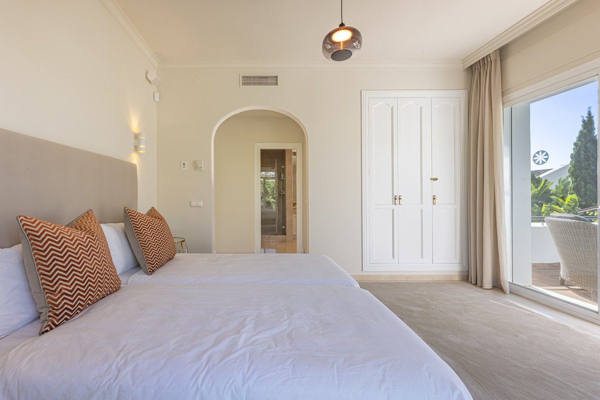 5 Bed Detached Villa in Benahavís