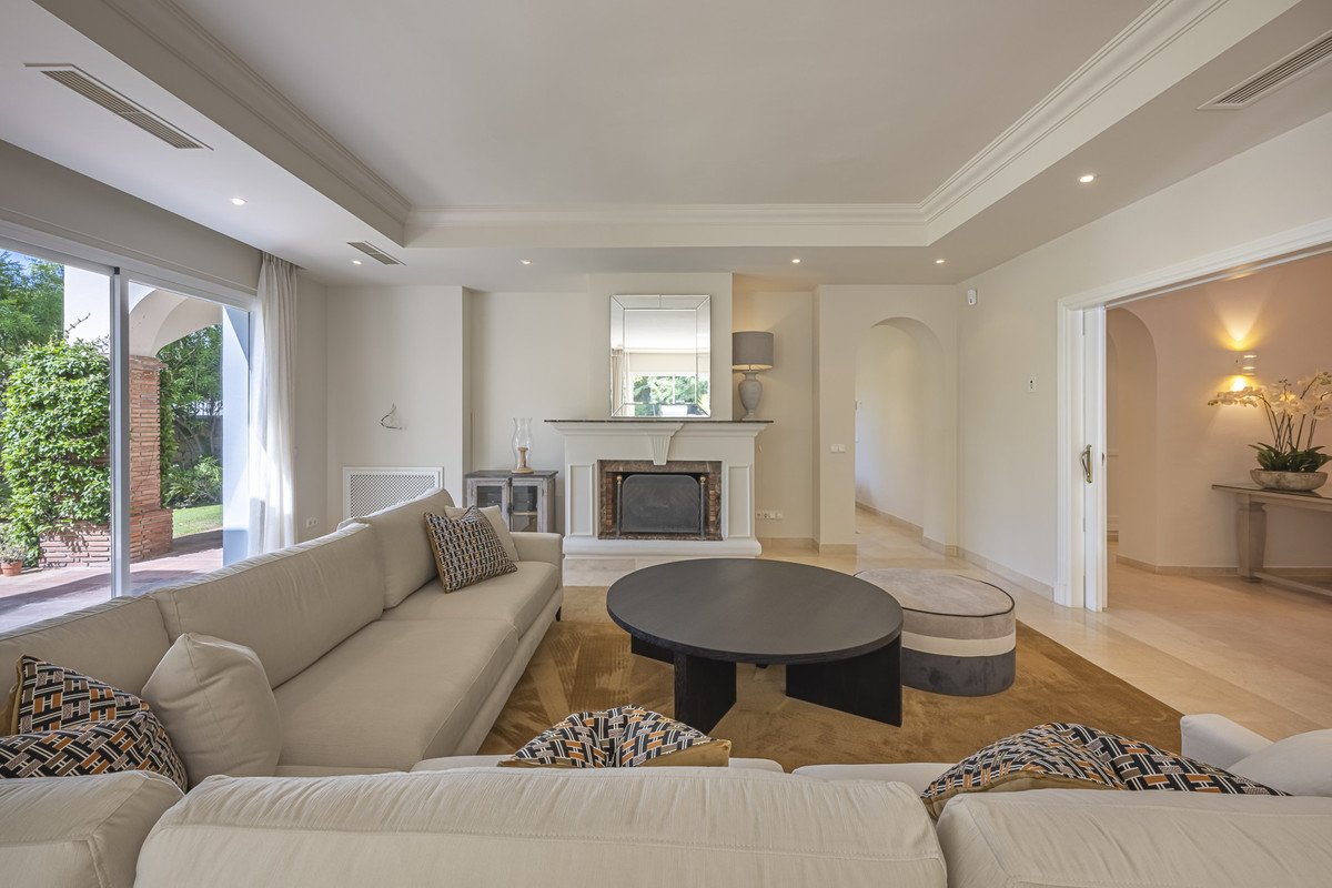 5 Bed Detached Villa in Benahavís