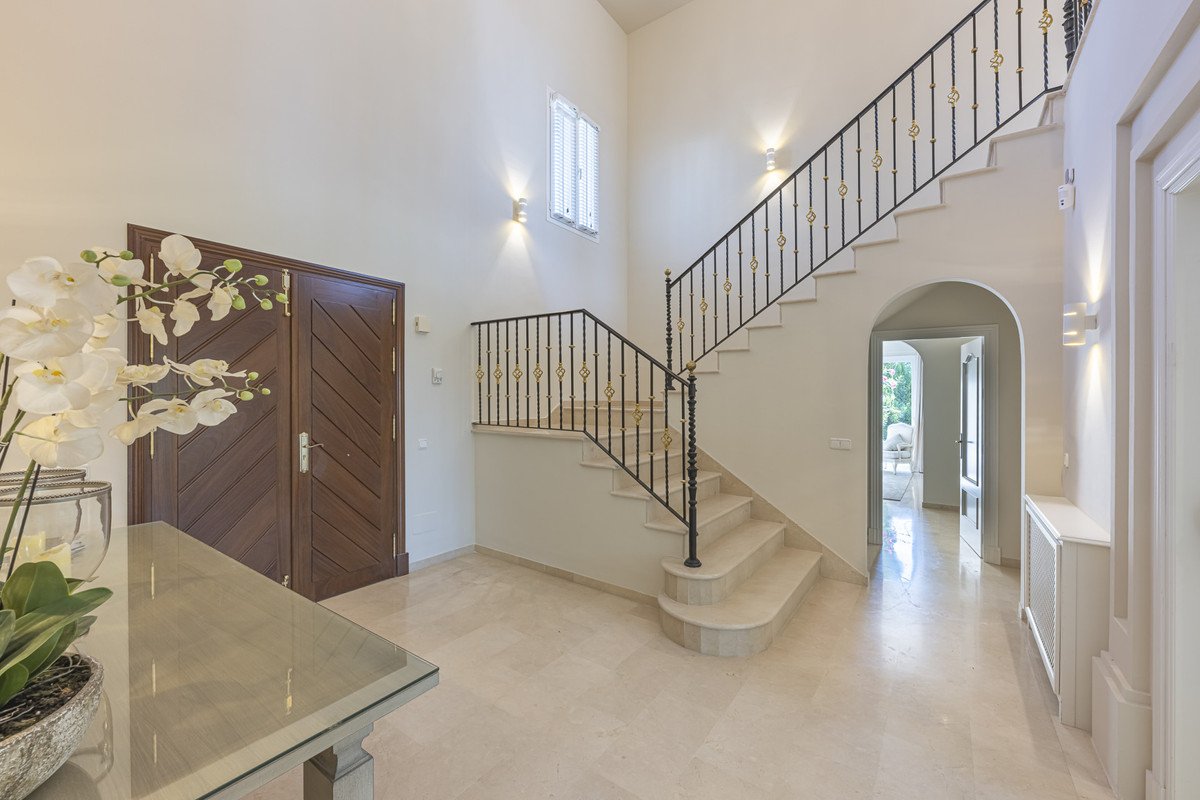 5 Bed Detached Villa in Benahavís