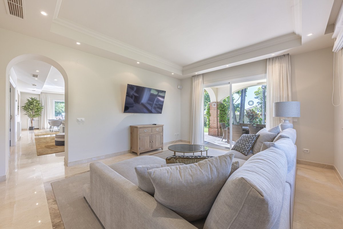 5 Bed Detached Villa in Benahavís