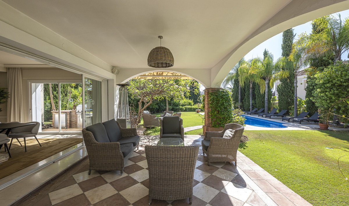 5 Bed Detached Villa in Benahavís