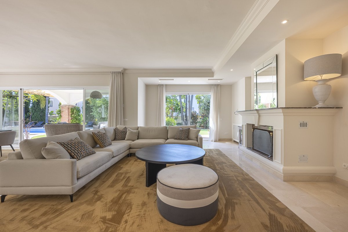 5 Bed Detached Villa in Benahavís