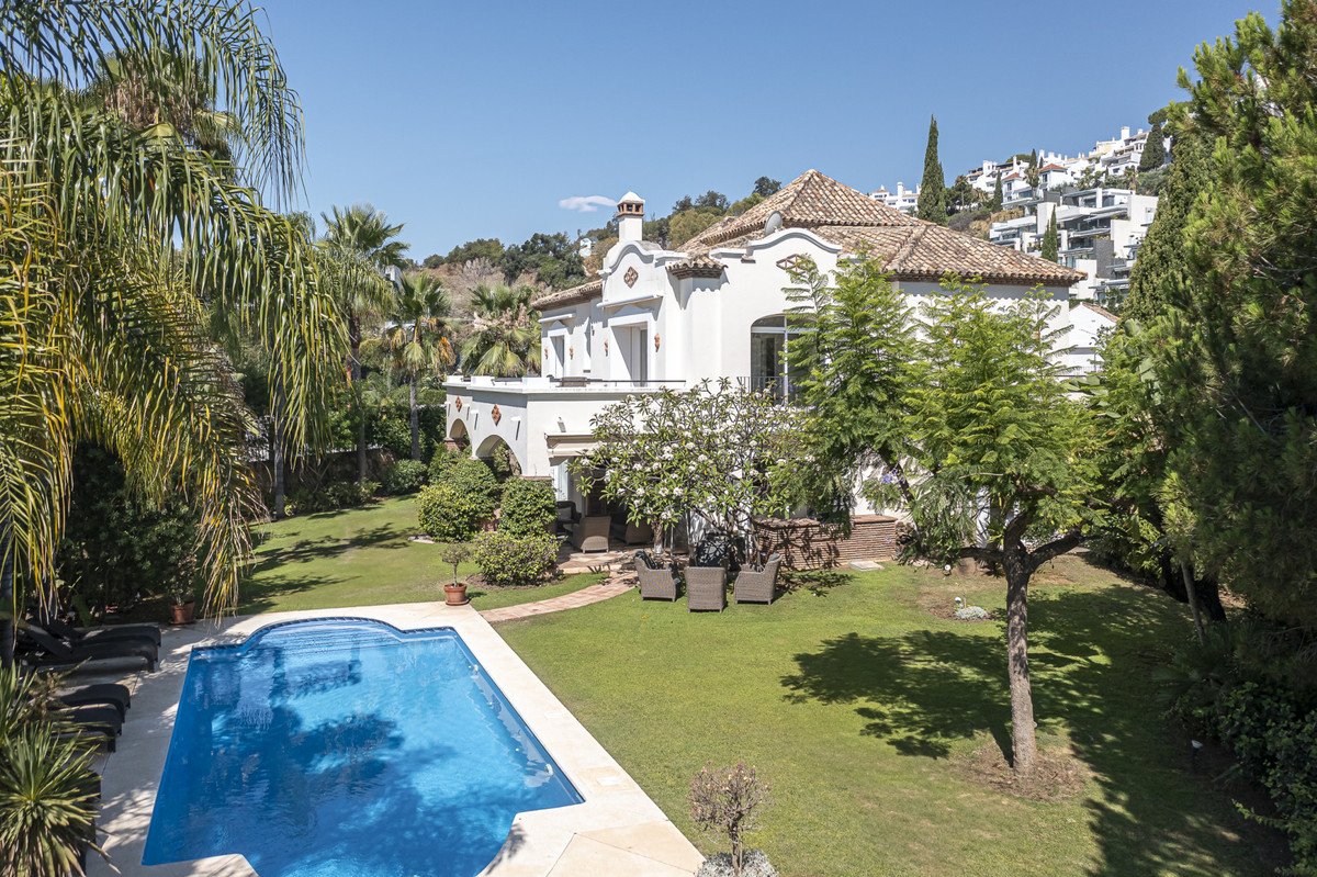 5 Bed Detached Villa in Benahavís
