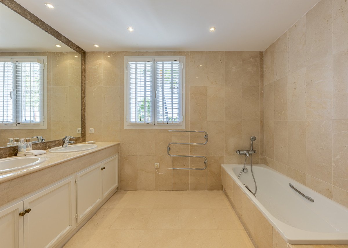 5 Bed Detached Villa in Benahavís