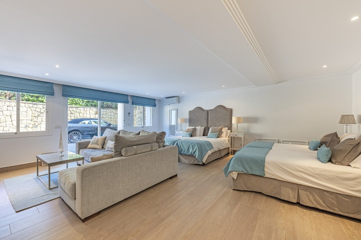 5 Bed Detached Villa in Benahavís