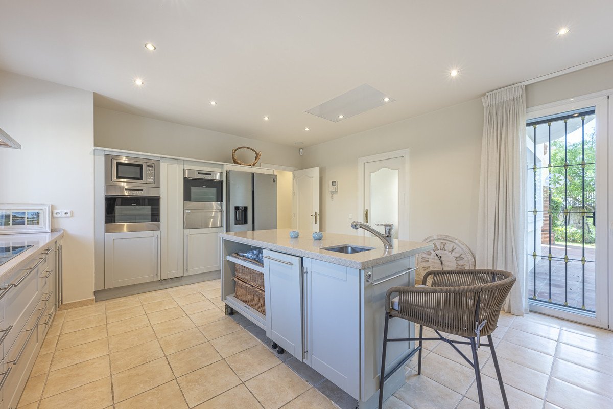 5 Bed Detached Villa in Benahavís
