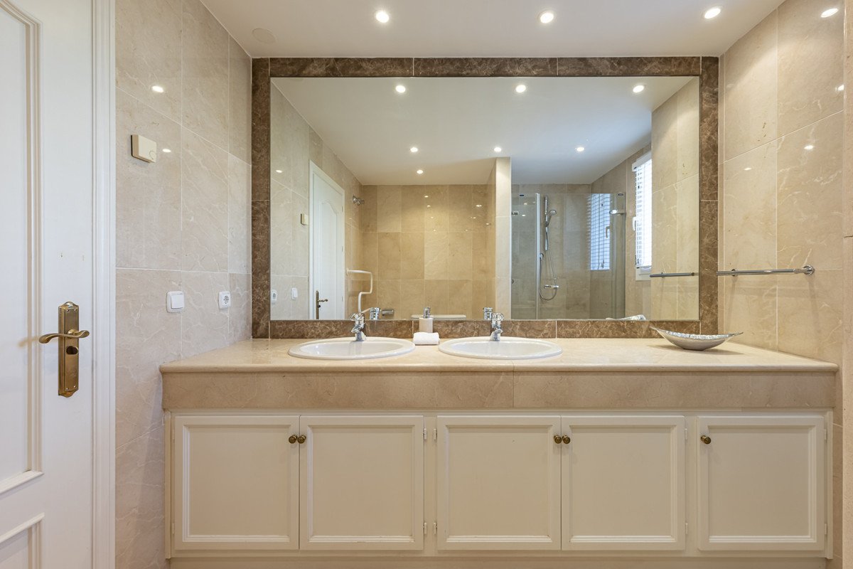 5 Bed Detached Villa in Benahavís