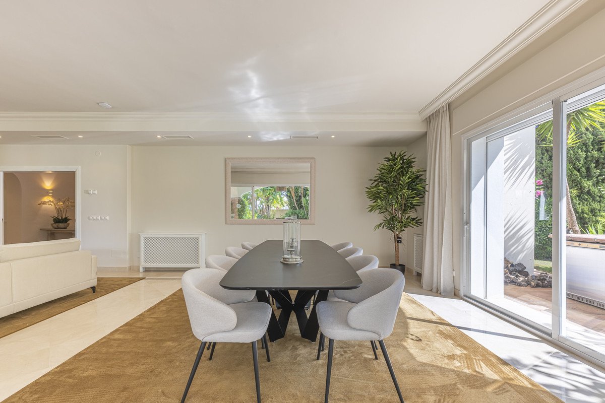 5 Bed Detached Villa in Benahavís