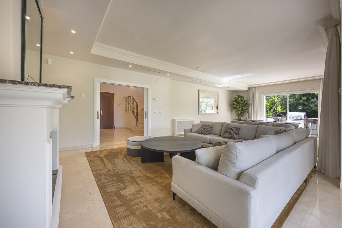 5 Bed Detached Villa in Benahavís