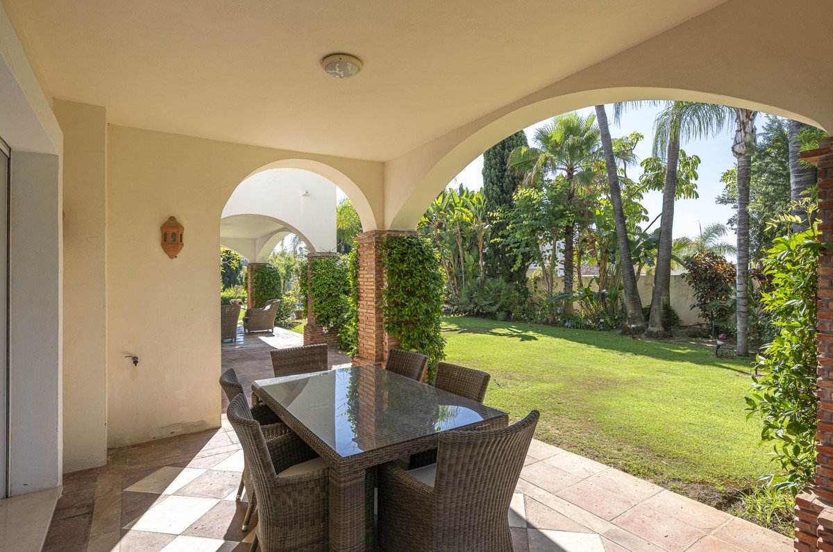 5 Bed Detached Villa in Benahavís