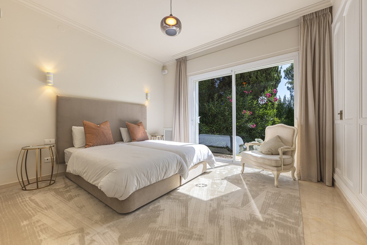 5 Bed Detached Villa in Benahavís