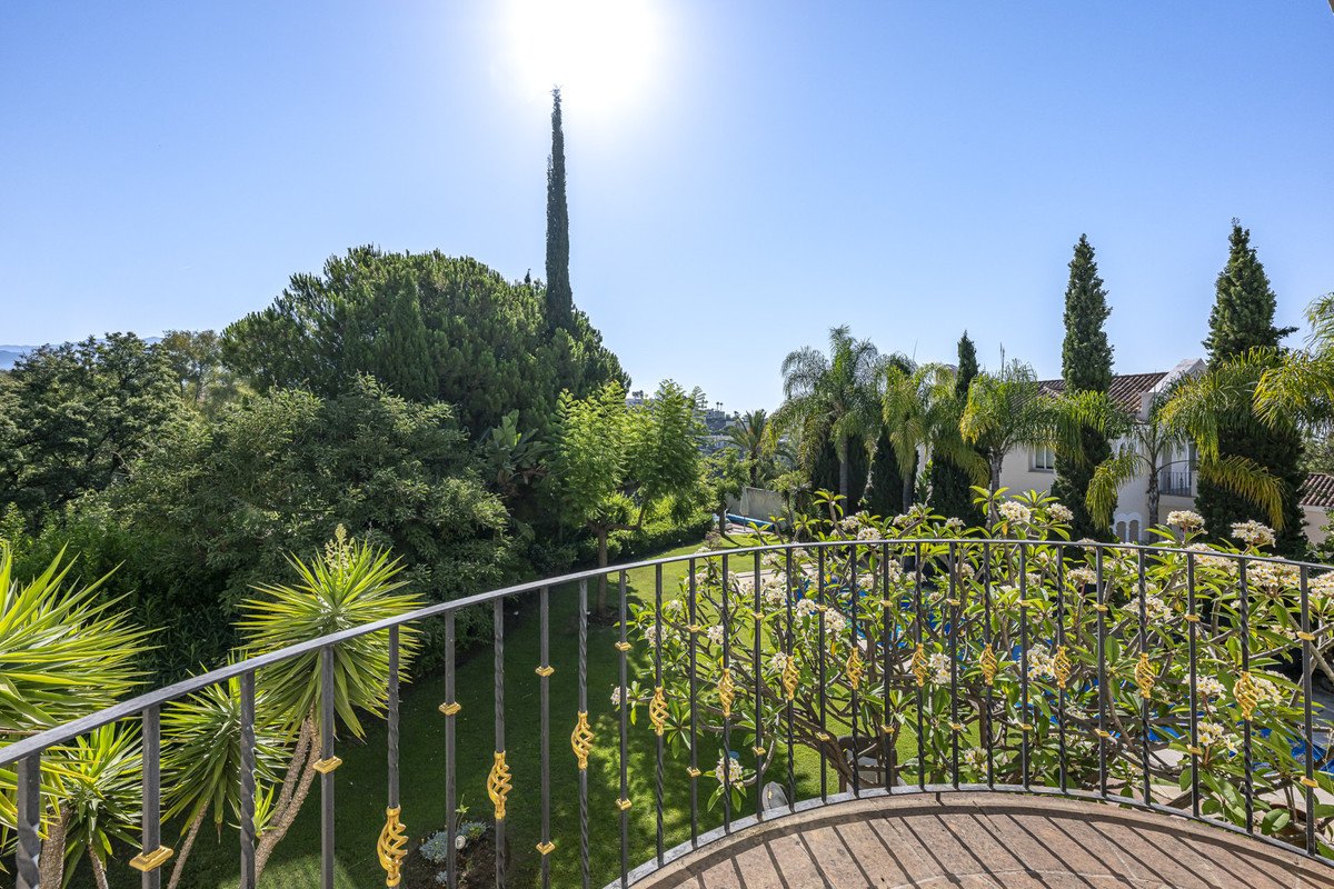 5 Bed Detached Villa in Benahavís