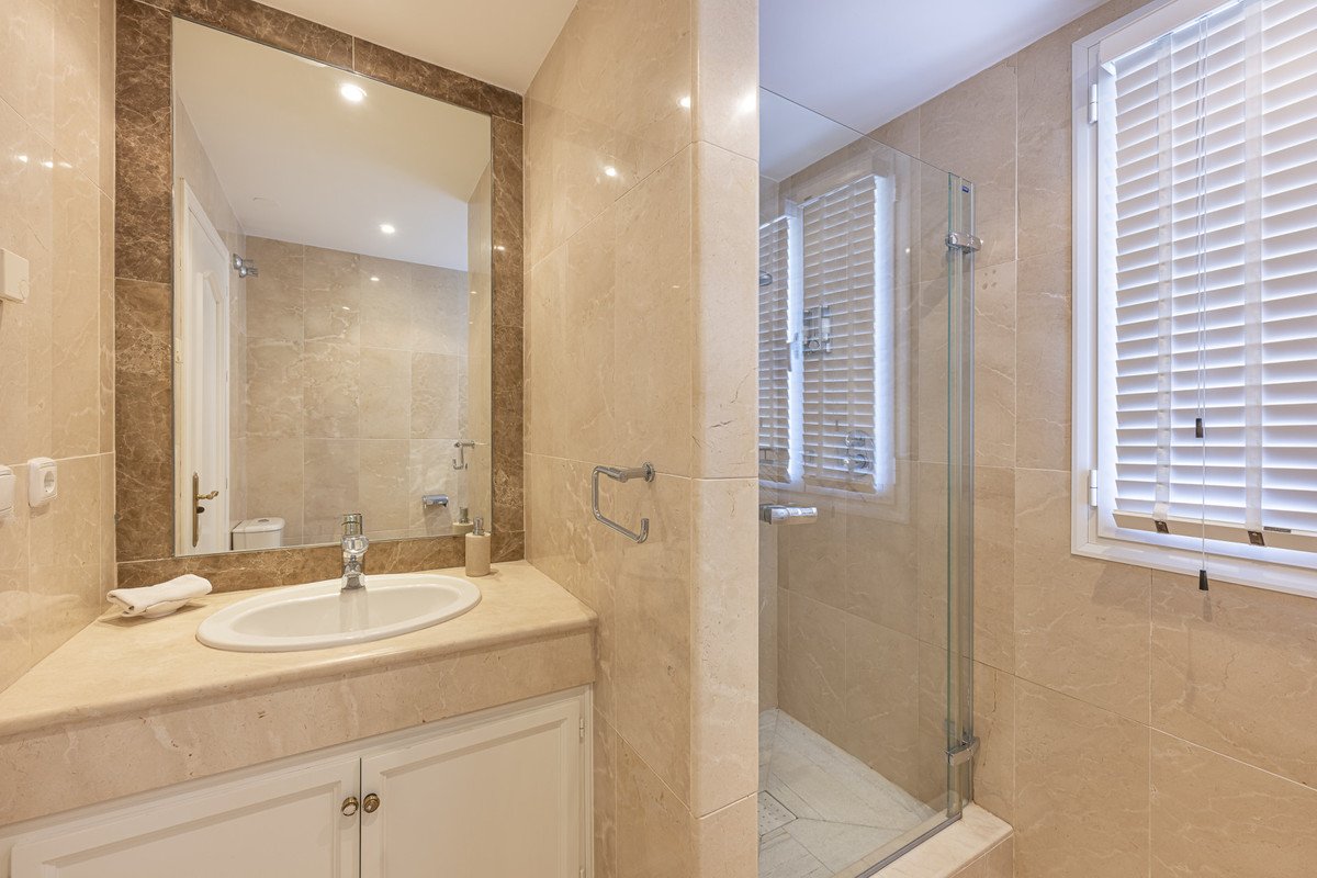 5 Bed Detached Villa in Benahavís
