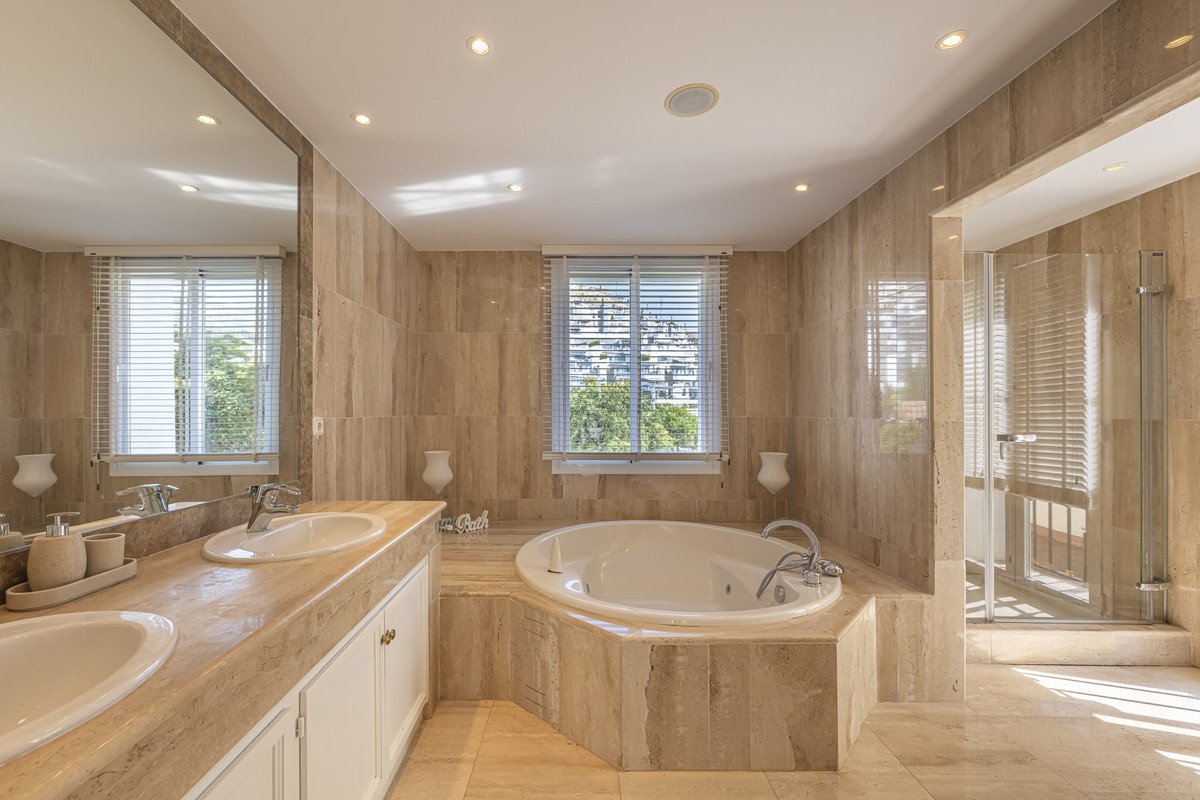 5 Bed Detached Villa in Benahavís