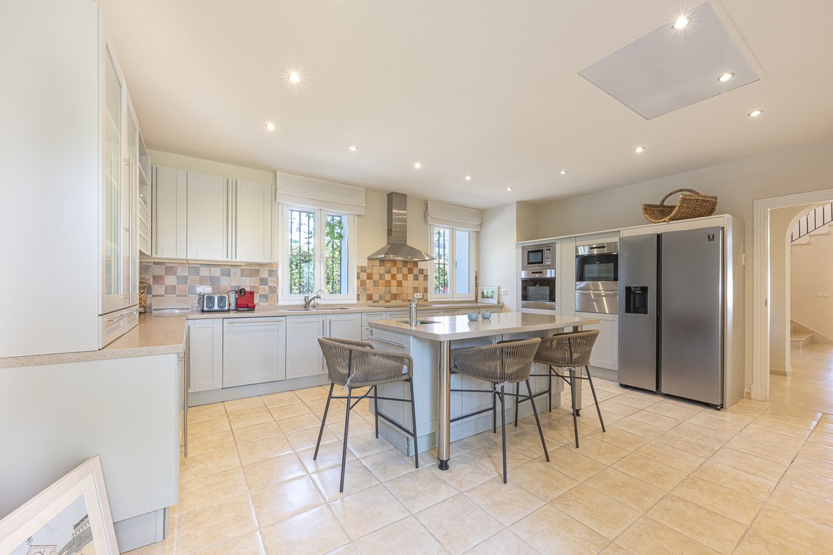 5 Bed Detached Villa in Benahavís