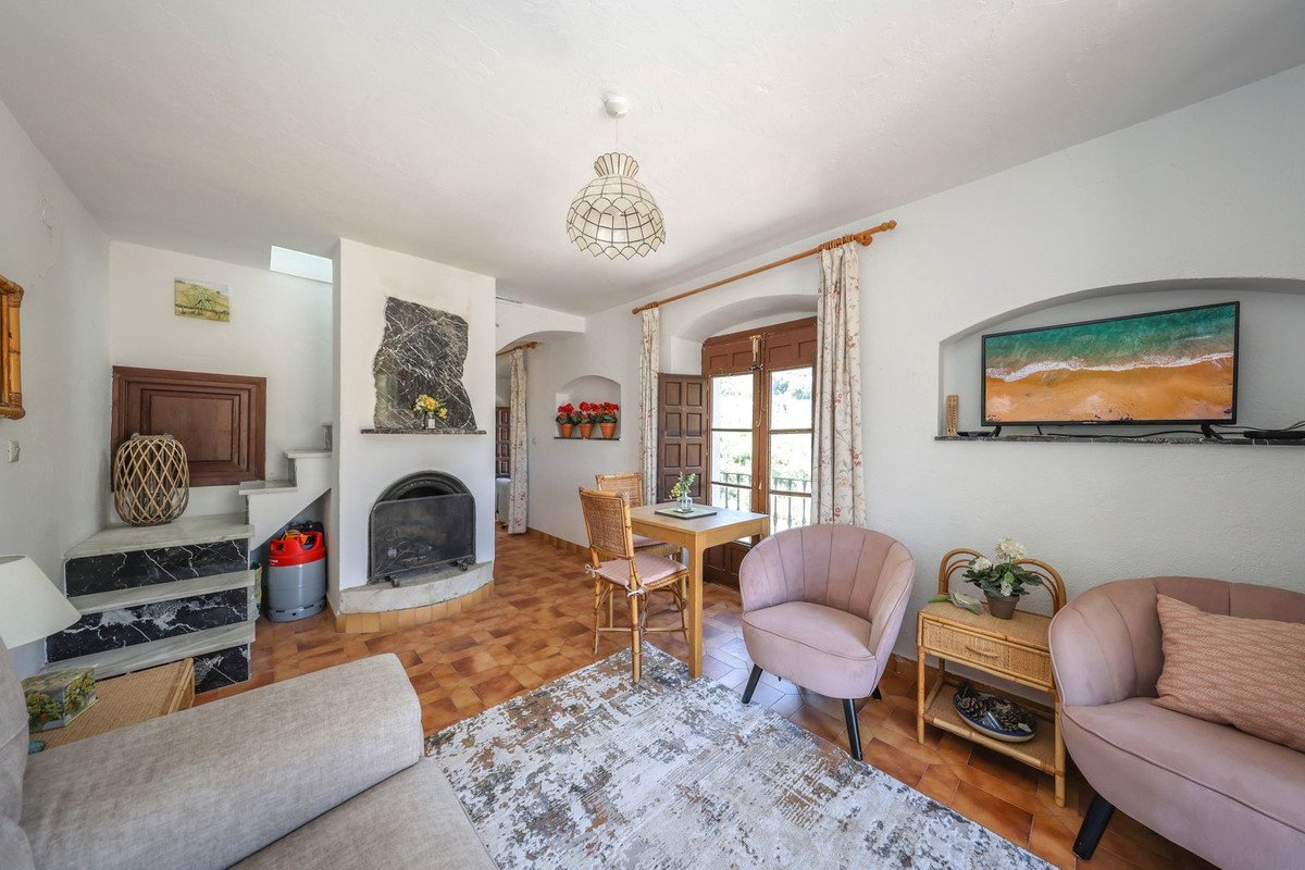 1 Bed Penthouse in Coín