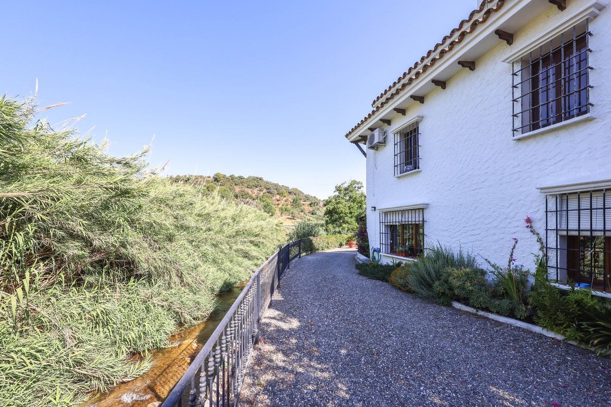 1 Bed Penthouse in Coín