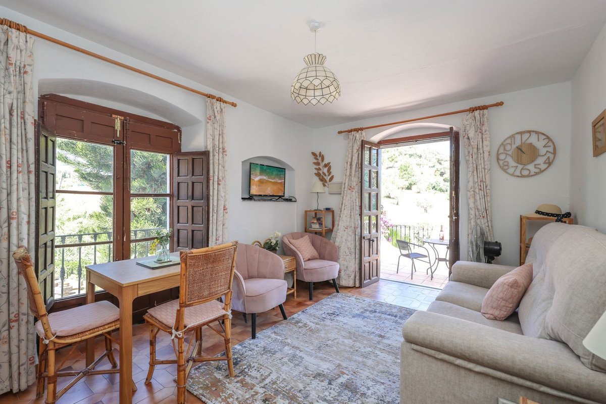 1 Bed Penthouse in Coín