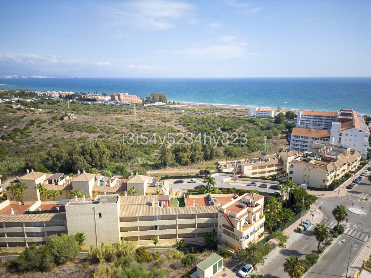 2 Bed Middle Floor Apartment in La Duquesa