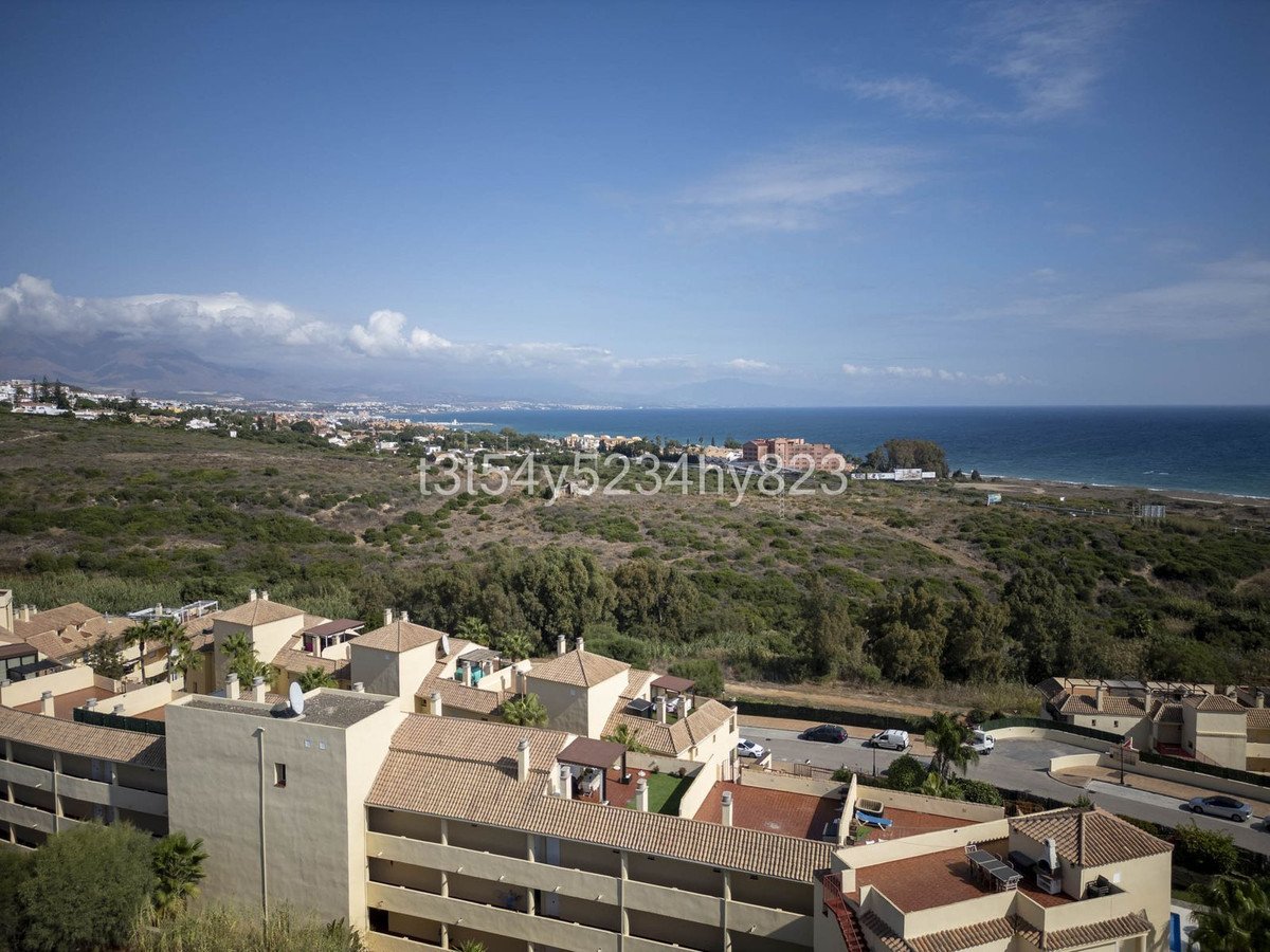 2 Bed Middle Floor Apartment in La Duquesa