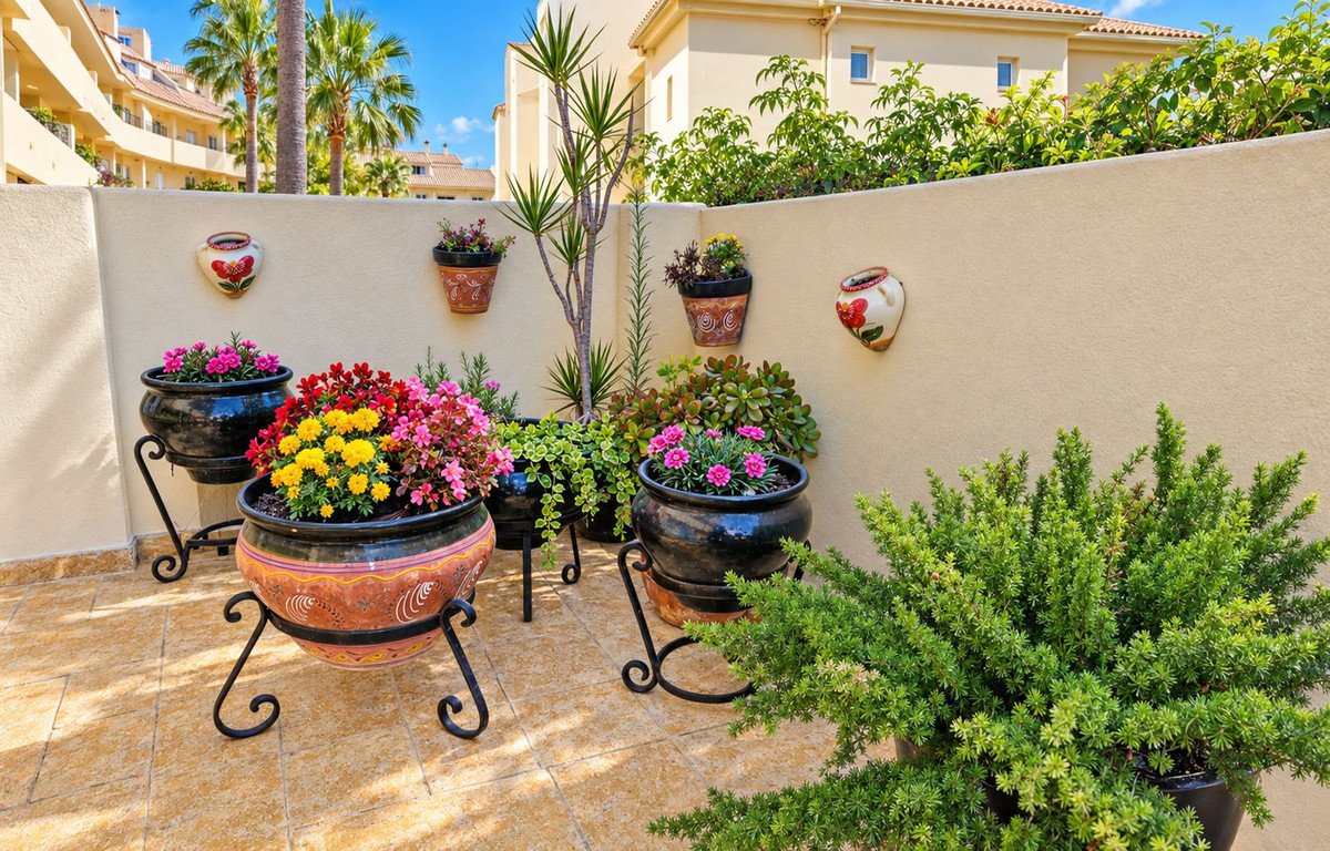 2 Bed Middle Floor Apartment in La Duquesa