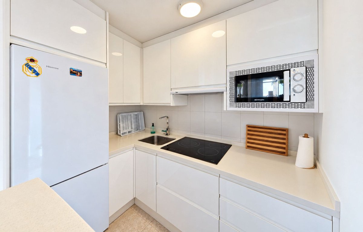 2 Bed Middle Floor Apartment in La Duquesa