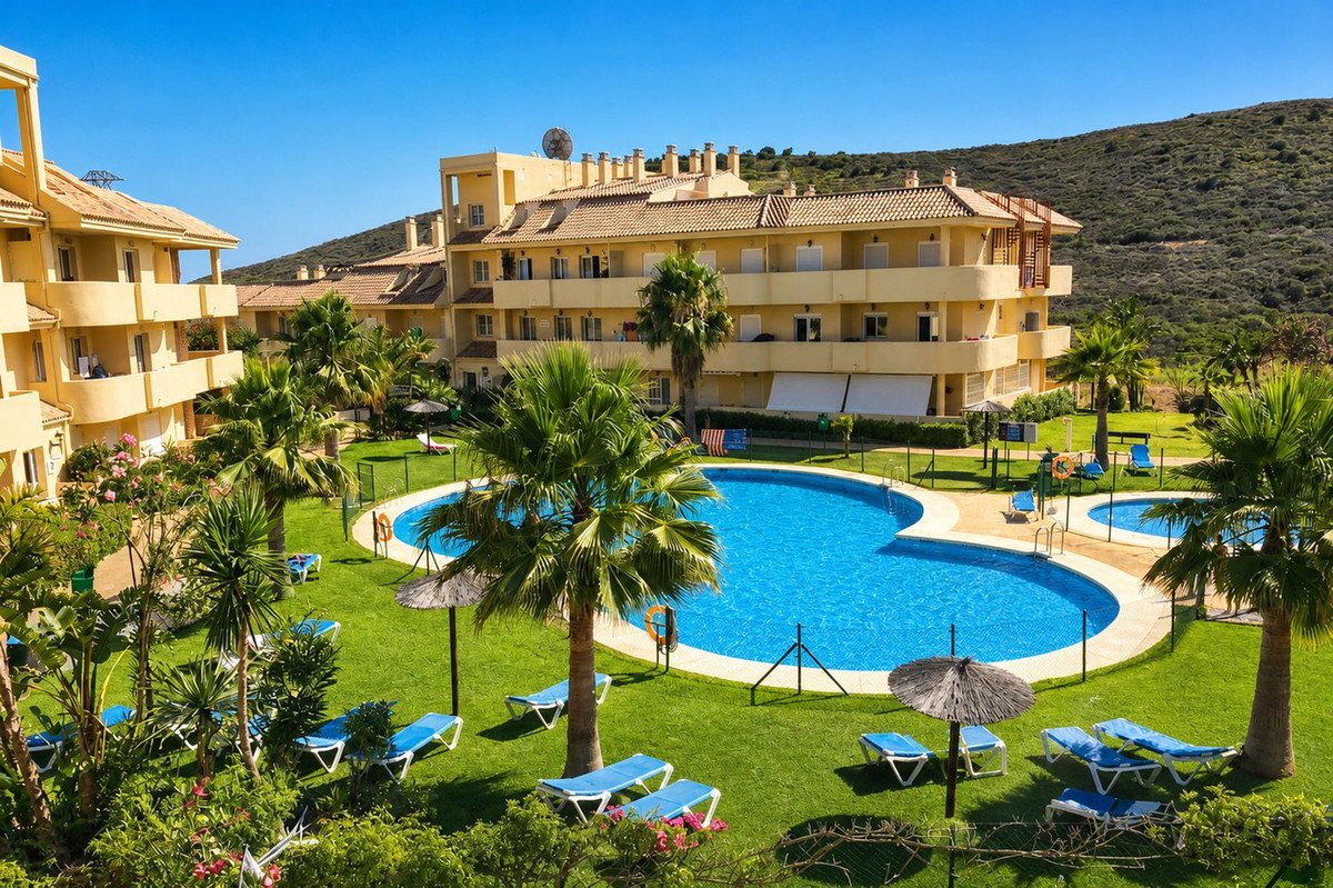 2 Bed Middle Floor Apartment in La Duquesa