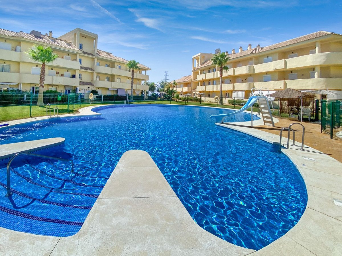 2 Bed Middle Floor Apartment in La Duquesa