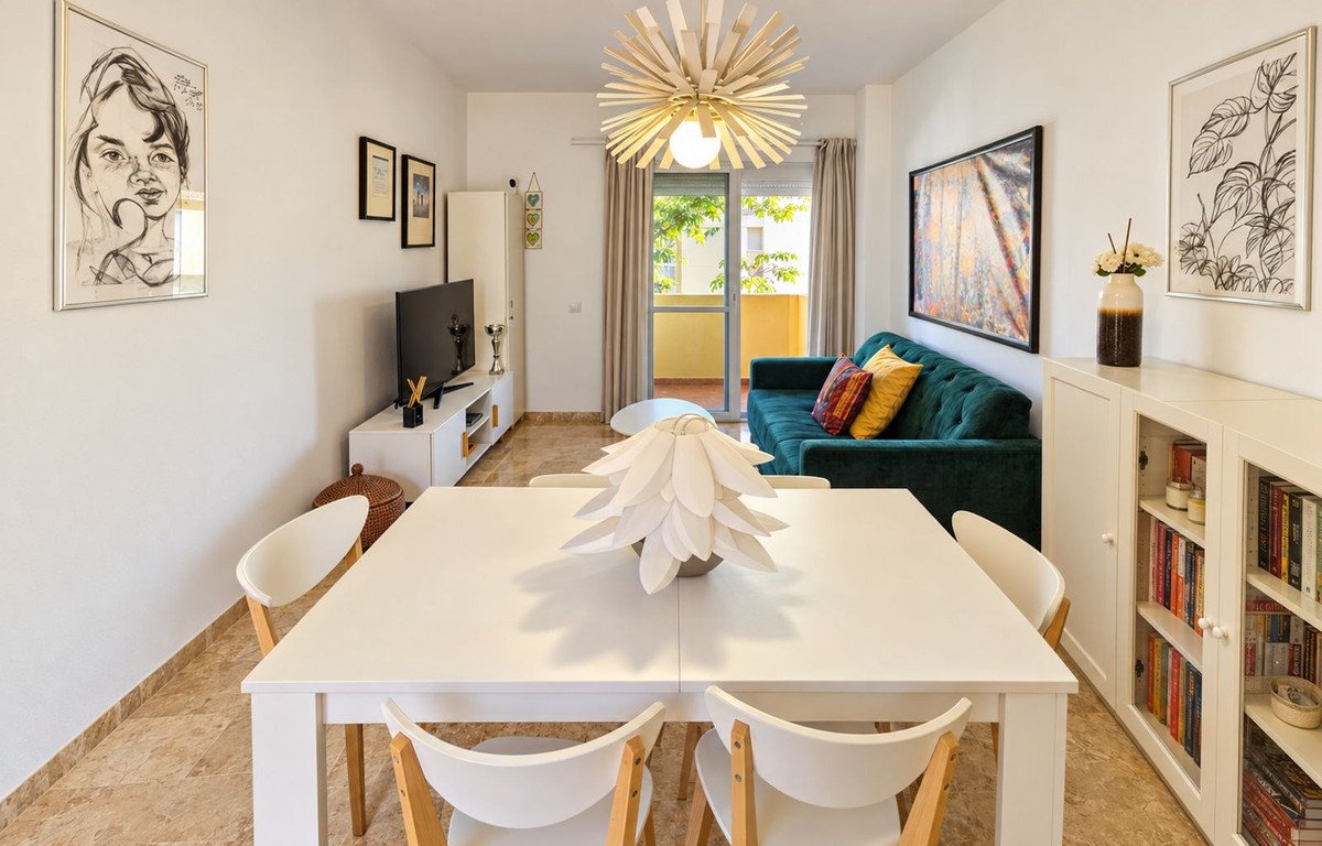 2 Bed Middle Floor Apartment in La Duquesa