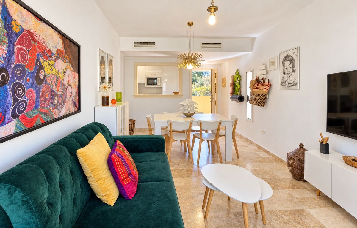 2 Bed Middle Floor Apartment in La Duquesa
