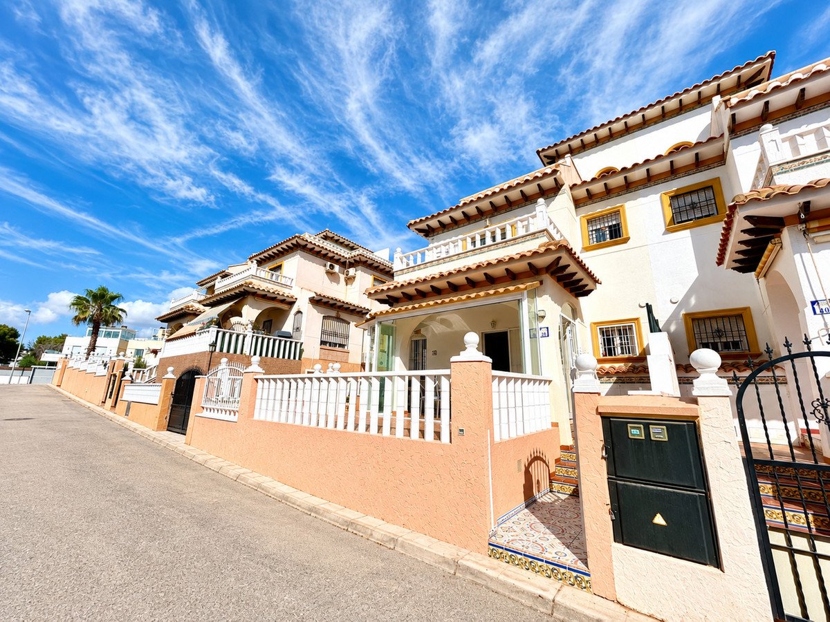 2 Bed Townhouse in Cabo Roig