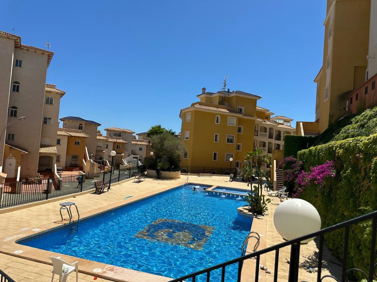 2 Bed Middle Floor Apartment in Campoamor