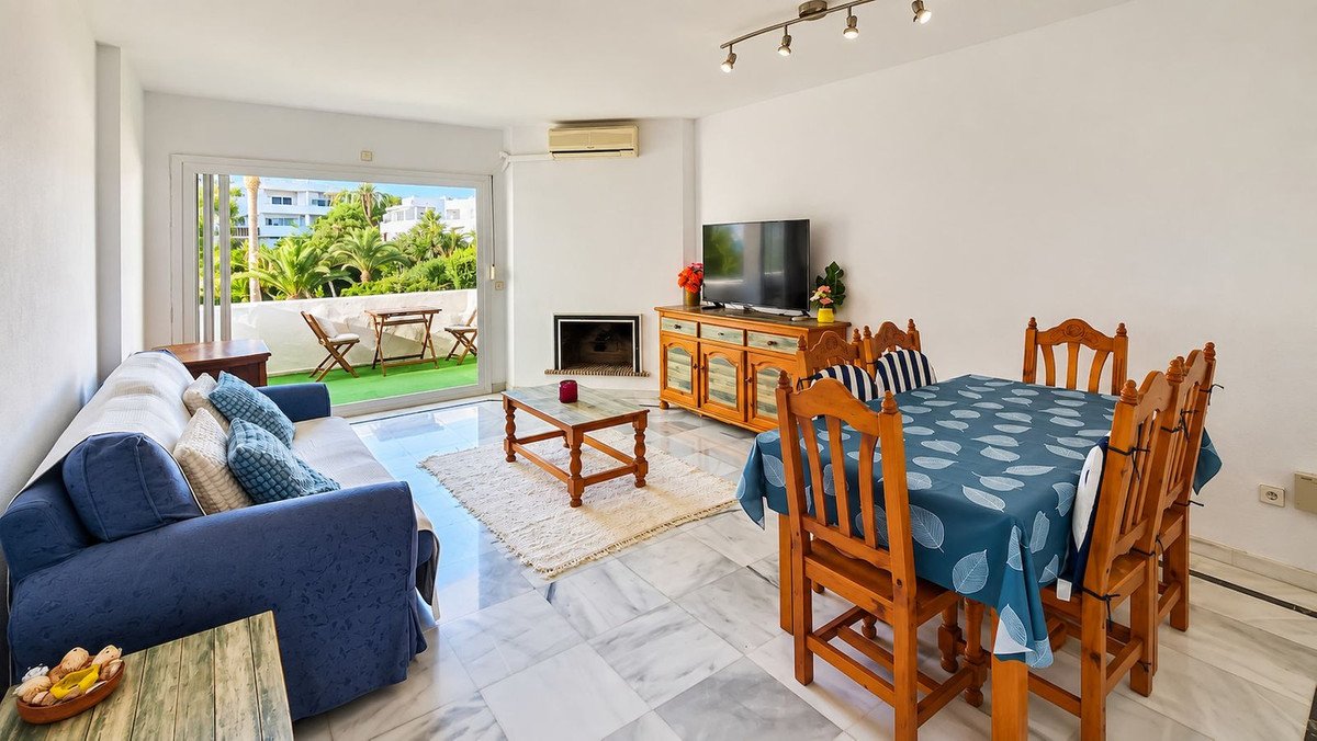 2 Bed Top Floor Apartment in La Duquesa